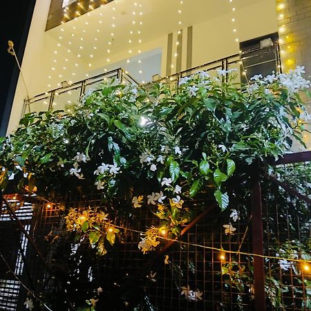 Atulyam Stays Sushant Golf City לקנאו מראה חיצוני תמונה